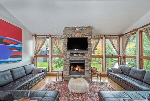 House, Multiple Beds (Telluride Lodge 526) | Living area