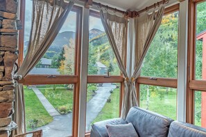 House, Multiple Beds (Telluride Lodge 526) | Living area