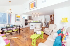 House, Multiple Beds (Telluride Lodge 332) | Living area | Flat-screen TV, fireplace, DVD player - Telluride Lodge 332 (Telluride)