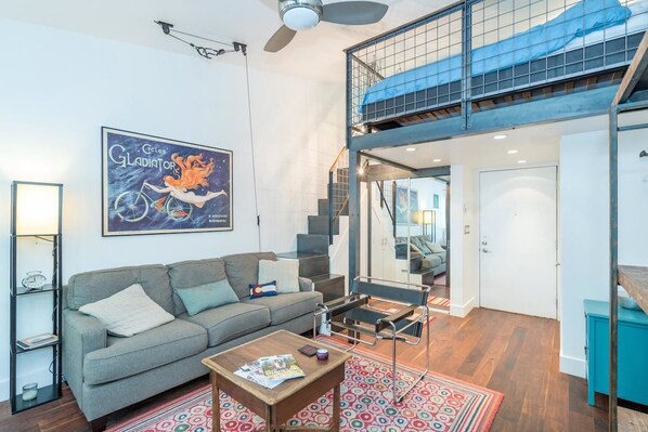 House, 1 Queen Bed (Tomboy Lodge 144) | Living area | TV, DVD player