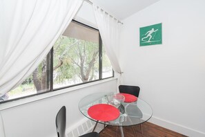 Casa, 1 cama Queen size (Tomboy Lodge 144) | Servicio a la habitación