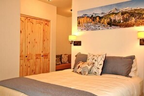 Talo, useita sänkyjä (Viking Lodge 100B)