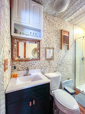 Suihku, pyyhkeet, saippua, sampoo