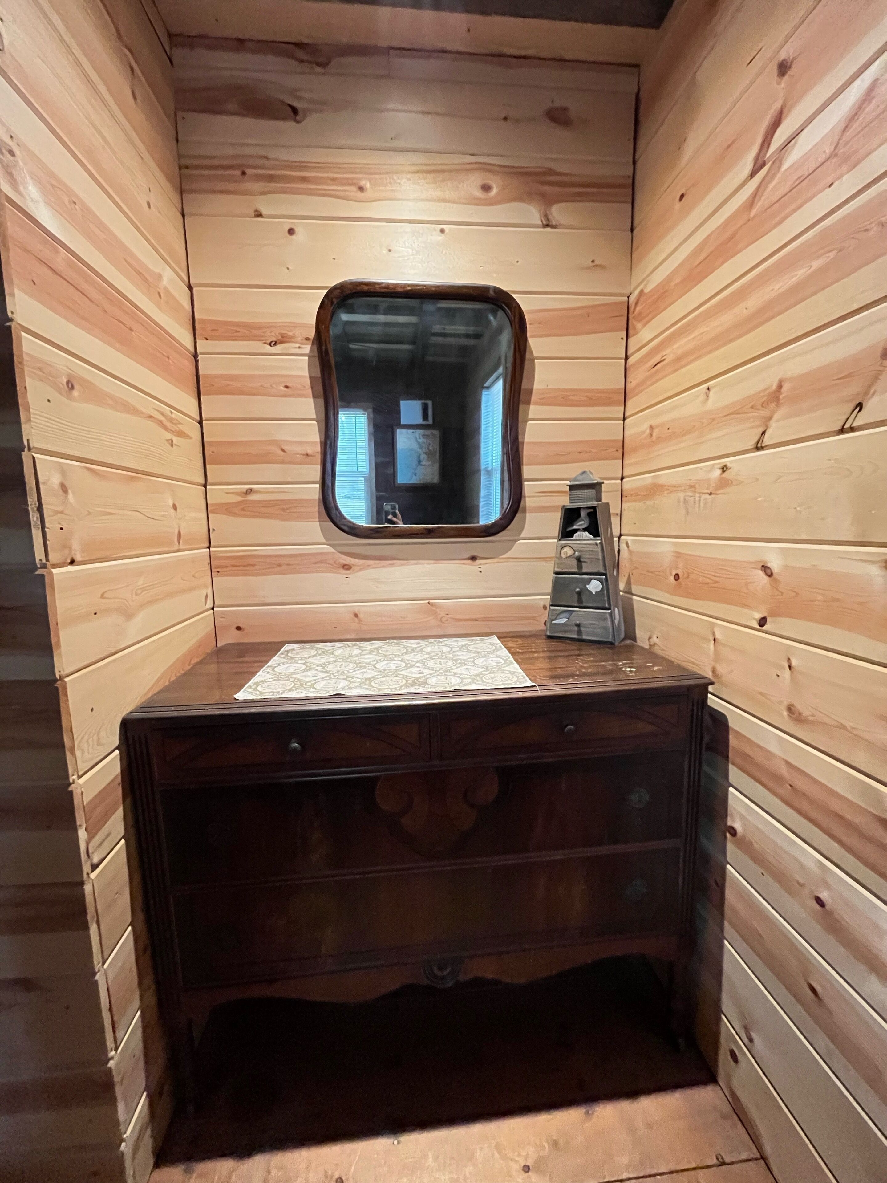 Private Lakefront - fall colors! fish, hike, near state park, fire-pit, kayak