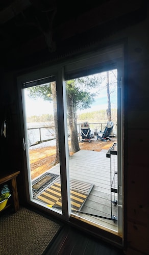 Private Lakefront - fall colors! fish, hike,boat, fire-pit, kayak,pets,UTV,VBQ