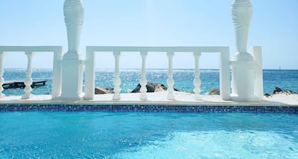 Luxuriöse Villa Fillipe 3 - Brandneu! Meerblick: Geräumiger, privater Pool und Klimaanlage