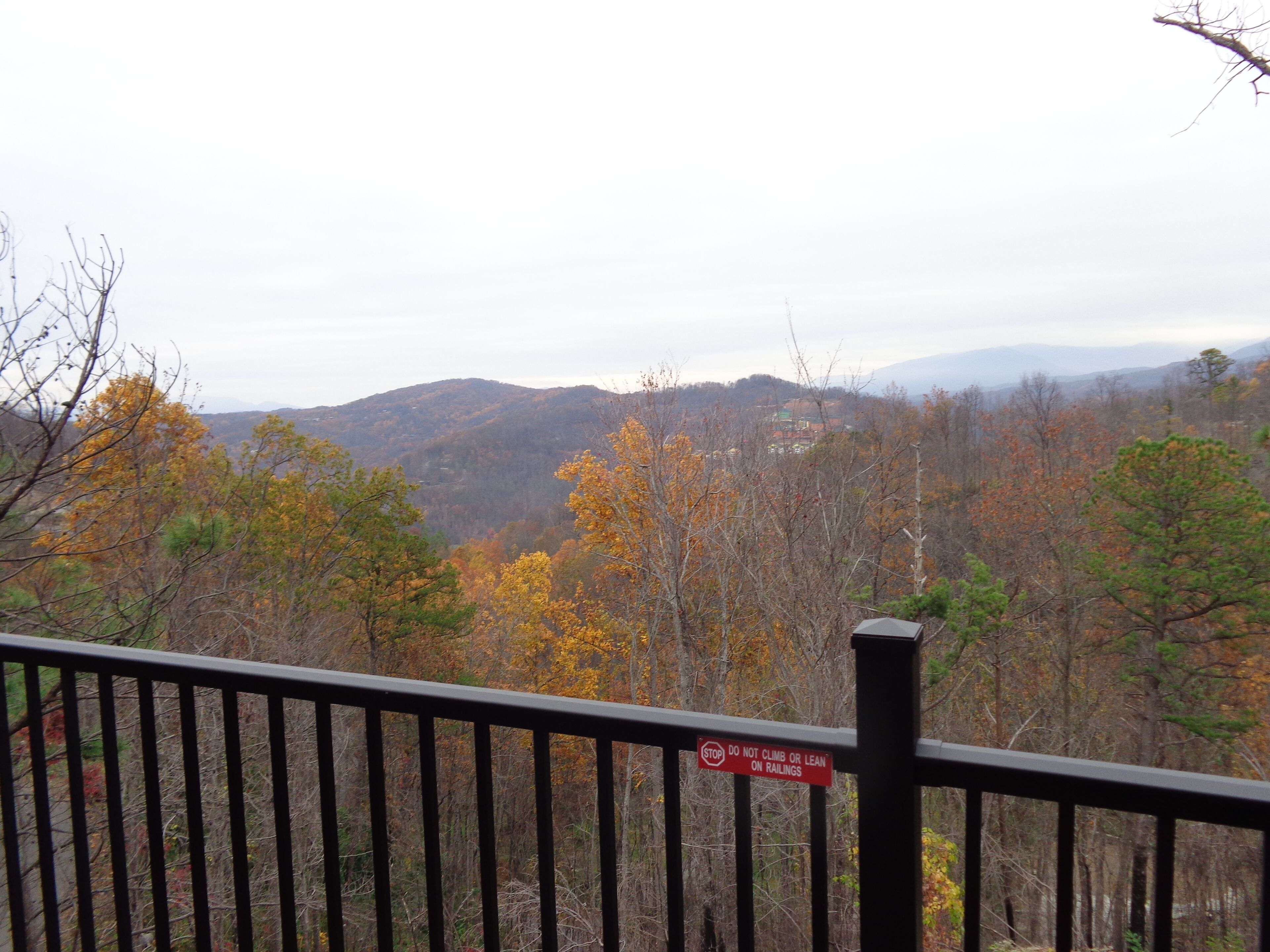 Reviews Matter! Mtn View! Newer Construction located btwn Gatlinburg & P. Forge