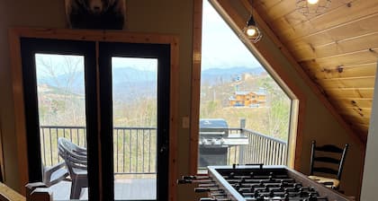 Great View & Location!!! 2 minutes to Gatlinburg & 7 minutes to Pigeon Forge