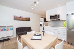 House, Multiple Beds (Viking Lodge 206) | In-room dining - Viking Lodge 206 (Telluride)