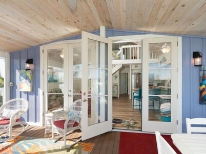 Fish Tales & Flip Flops - Spectacular Palm Island pool home