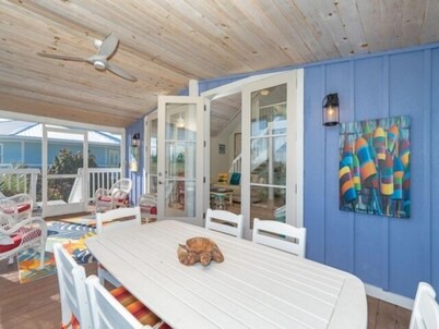 Fish Tales & Flip Flops - Spectacular Palm Island pool home