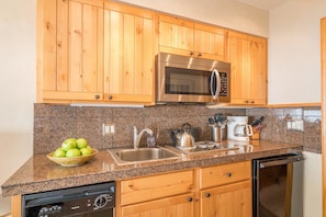 Hus, flere senger (Viking Lodge 313) | Eget kjøkken | Kjøleskap, mikrobølgeovn, ovn og kokeplater