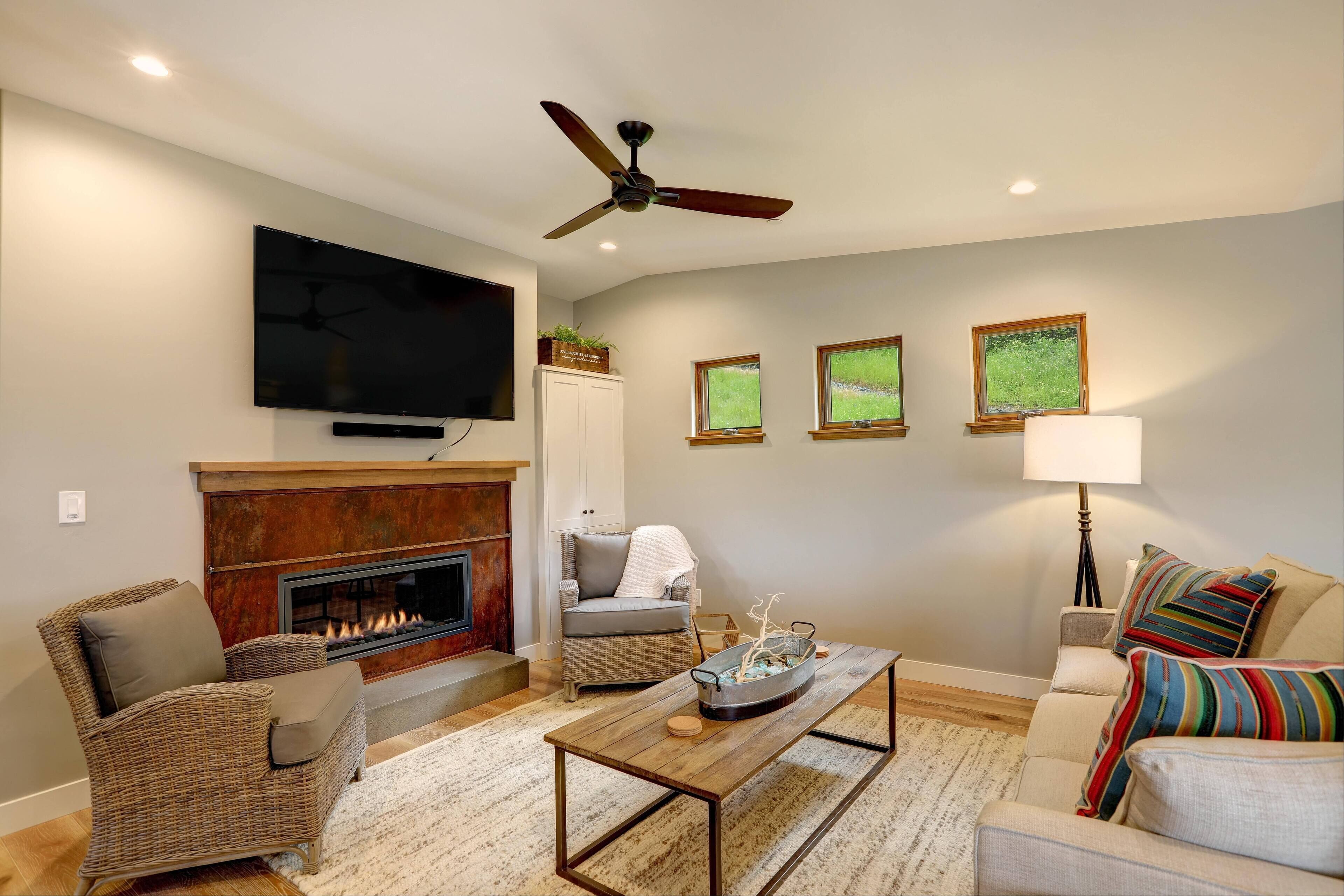 LARGE HOME - A Wave From It All - Best of Avila - 5 Bdrm - sleeps 12