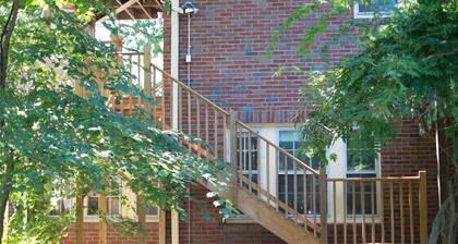 Near scenic Fresh Pond, Charles river, shops, Harvard Sq access , Free parking