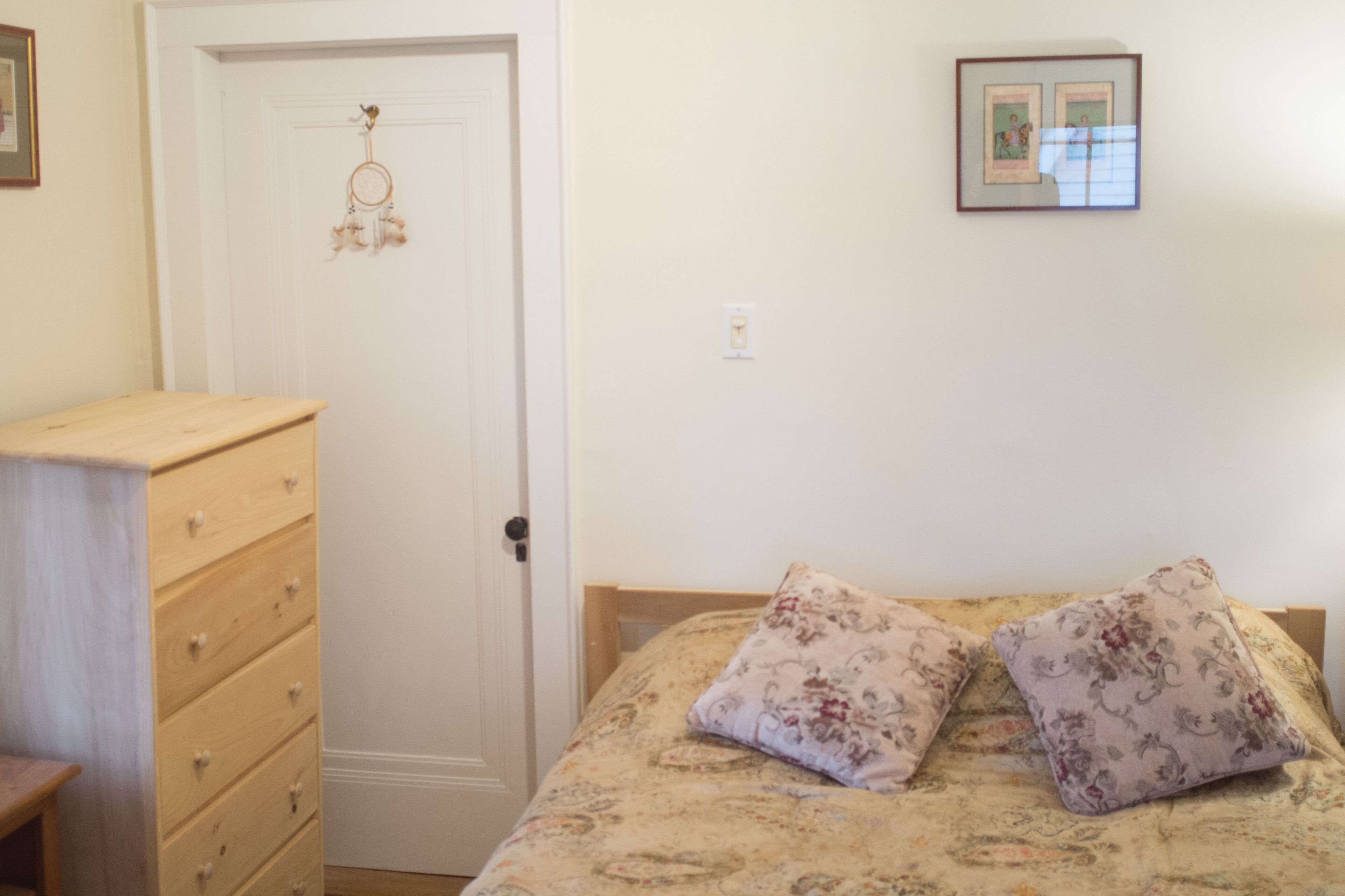 Near scenic Fresh Pond, Charles river, shops,  Harvard Sq access , Free parking