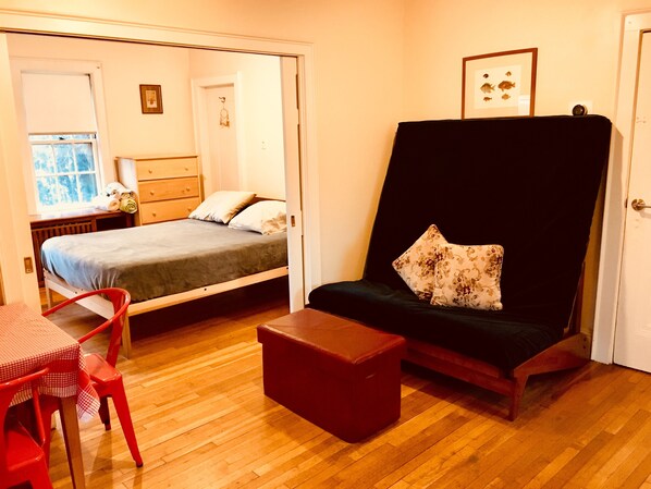 Bügeleisen/Bügelbrett, kostenloses WLAN, Bettwäsche