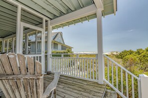 Terrace/patio - Spectacular ocean front cottage; expansive views from the upper deck and reverse floor plan (Bald Head Island)