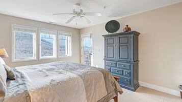 3 bedrooms, iron/ironing board, internet, bed sheets