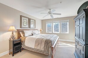 2 多间卧室、熨斗/熨衣板、上网接入、床单