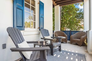 Terrace/patio - Find The Best Seat at The Front Row / Quiet Area on St. Augustine Green in Rosemary / 4 Bikes (Panama City Beach)