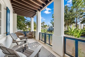 Terrace/patio - Find The Best Seat at The Front Row / Quiet Area on St. Augustine Green in Rosemary / 4 Bikes (Panama City Beach)