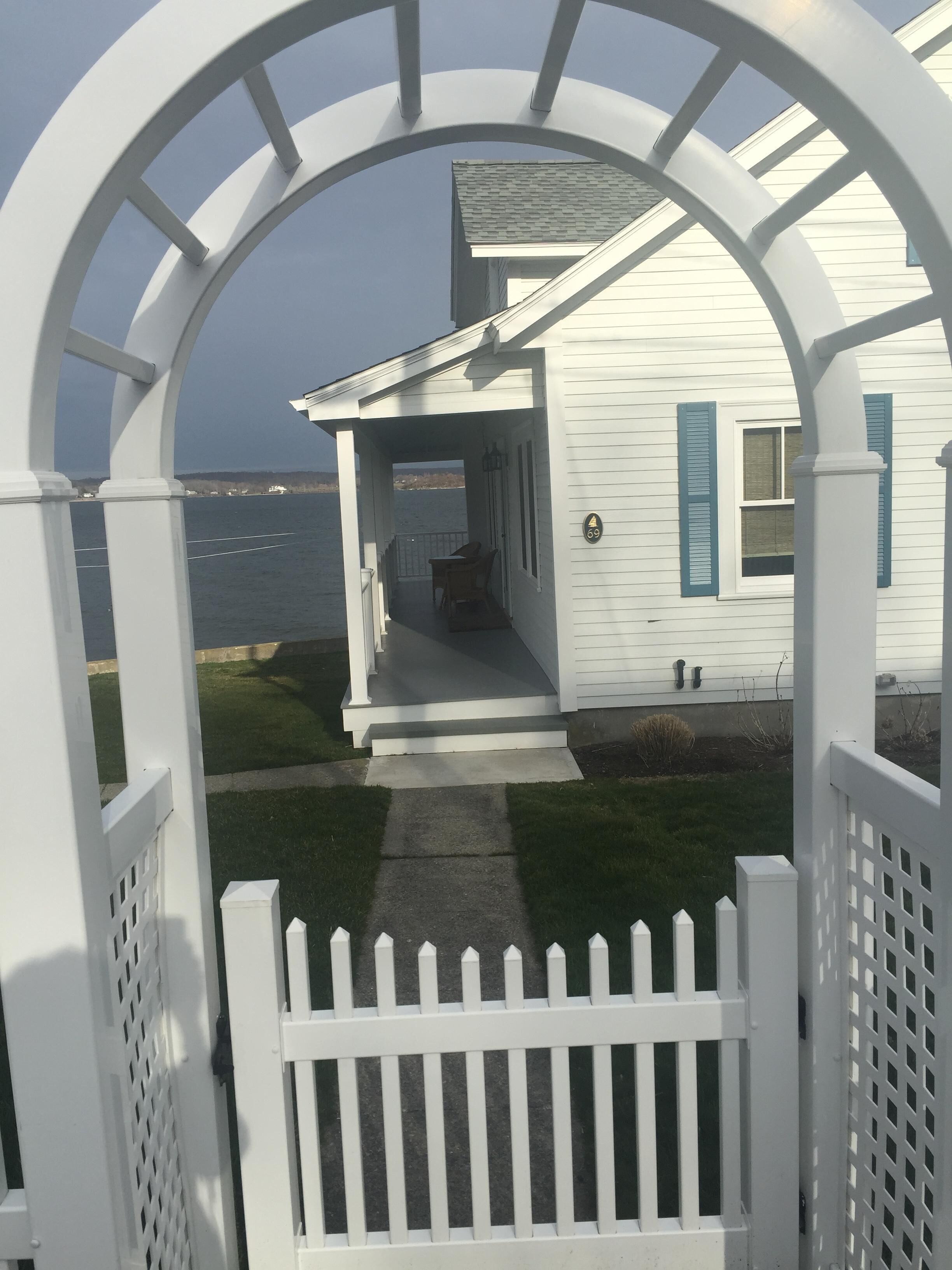 4 Bedroom Portsmouth Home On The Sakonnet River