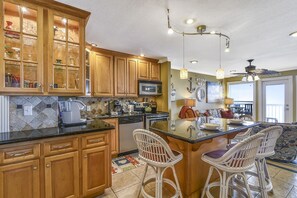 Fridge, microwave, oven, stovetop - Beachfront Condo with Panoramic Views and Convenient Washer/Dryer! (Galveston)