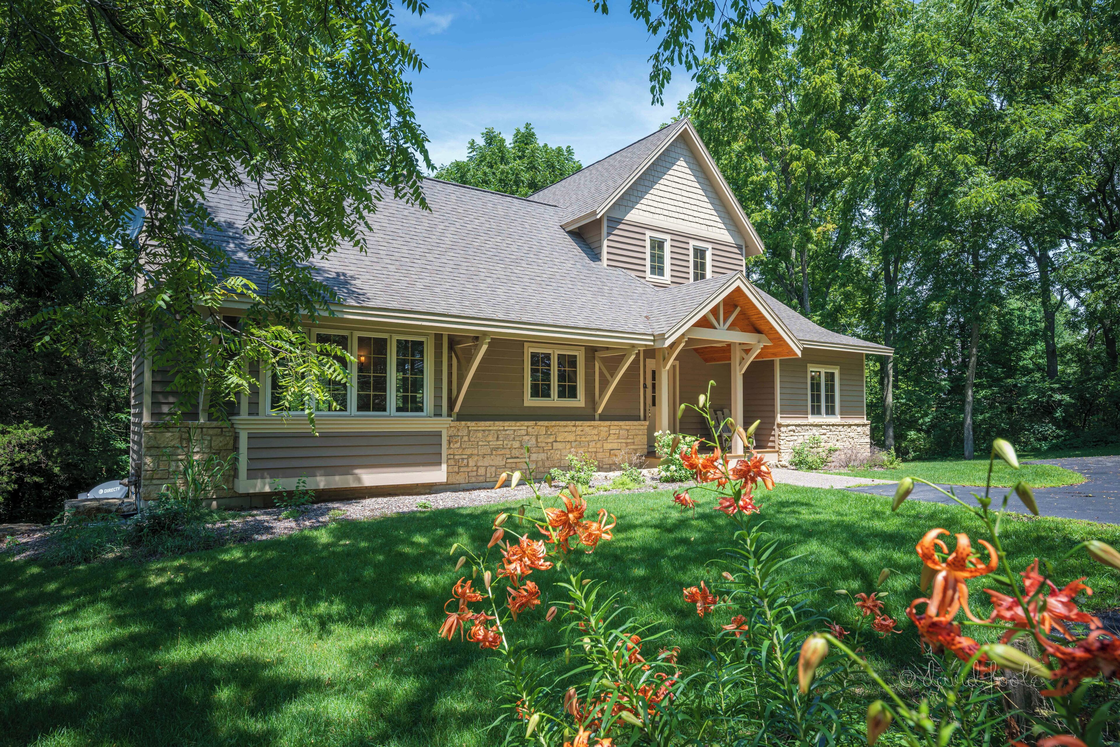 Warm up this Winter! Hot & Popular Property - 4B/3.5Bth and hot tub!