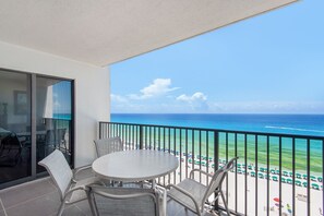 Outdoor dining - Emerald Towers Condo Directly on the beach  (Destin)