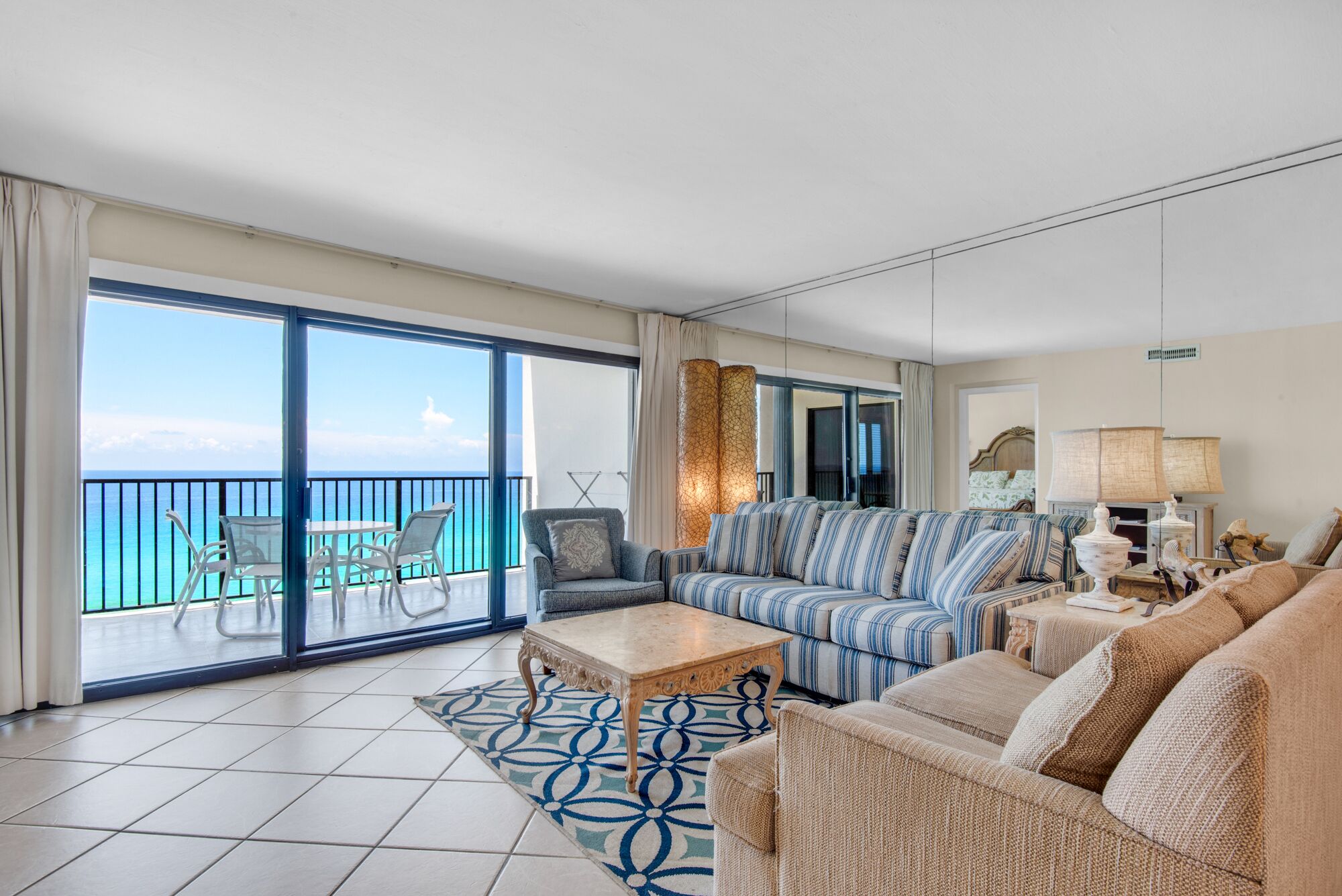 Televisión, videojuegos, reproductor de DVD y videoteca 