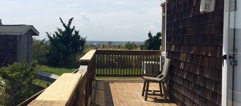 Beautiful Sunsets, Short walk to the Beach, Pet Friendly!