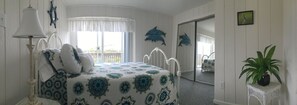 2 bedrooms, travel cot, free WiFi, bed sheets