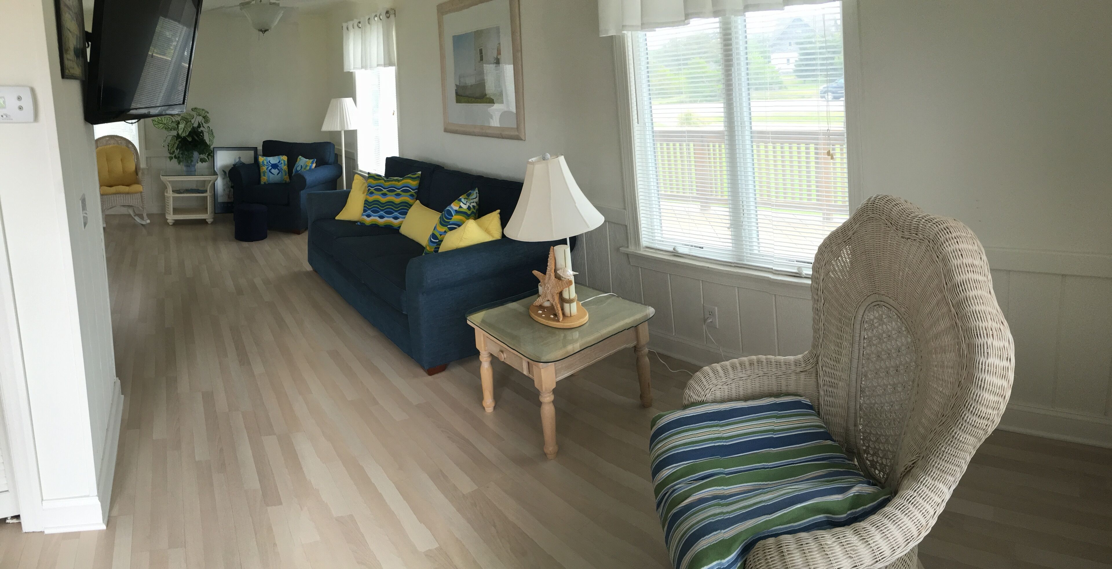 Beautiful Sunsets, Short walk to the Beach, Pet Friendly!