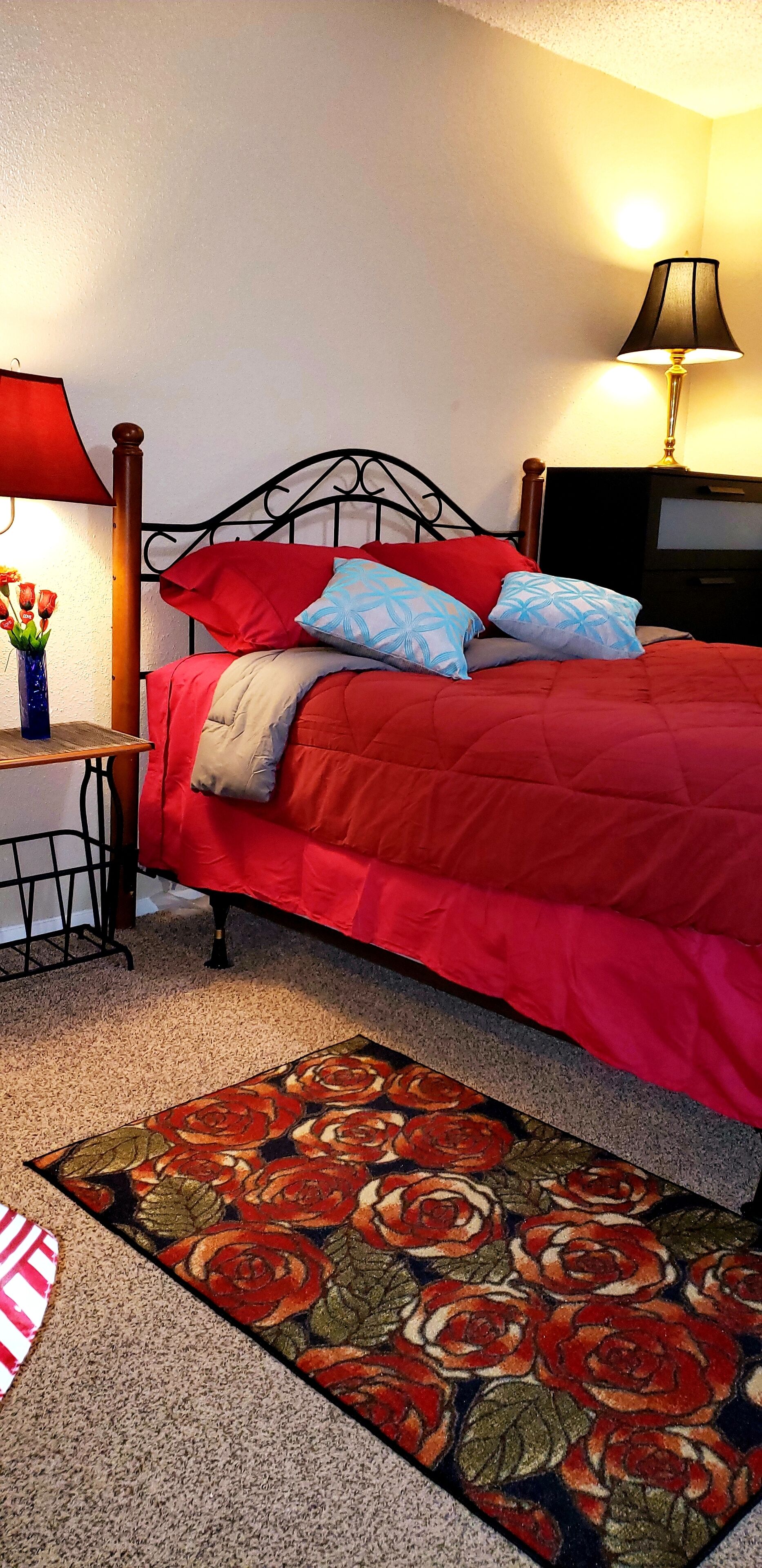 Cozy Condo, surrounds by shopping & freeways