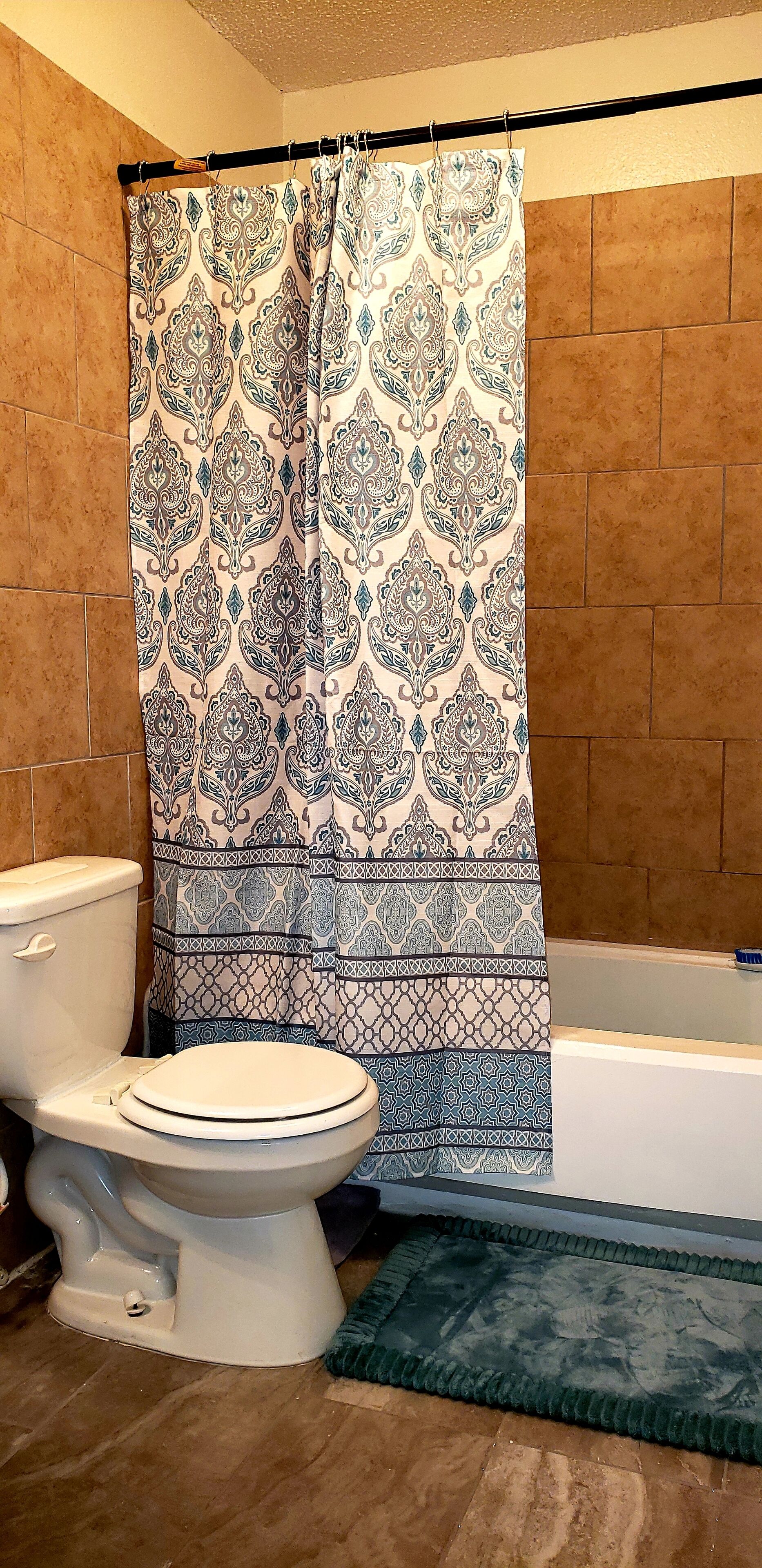 Cozy Condo, surrounds by shopping & freeways