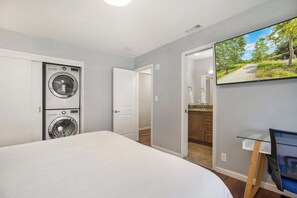 2 bedrooms, desk, iron/ironing board, travel crib
