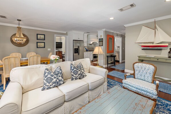 Smart TV - Excellent Location! Close to Restaurants, Shopping and Beach | Private large backyard (St. Simons Island)