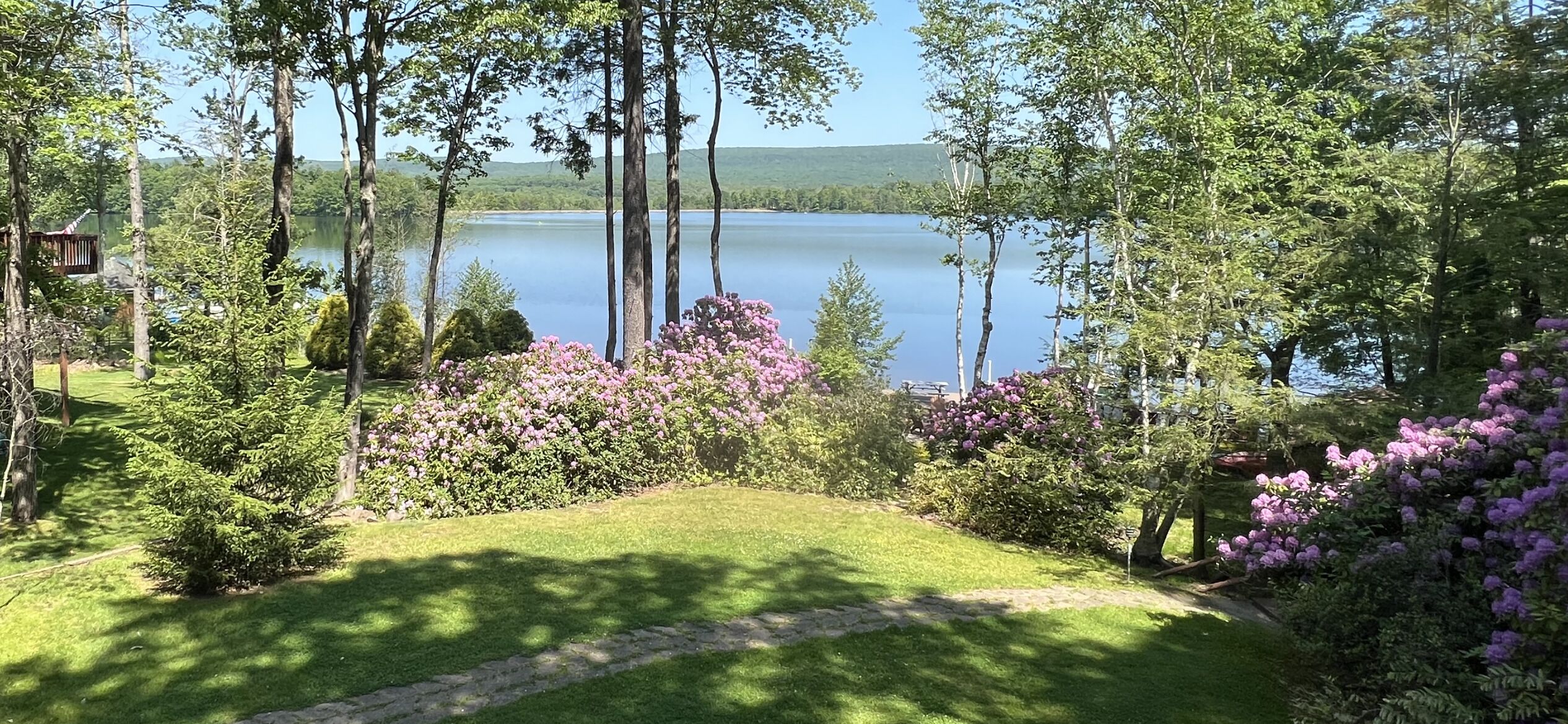 LAKEFRONT! Pontoon boat, hottub, firepit/place, Billiards, ping pong, fooseball