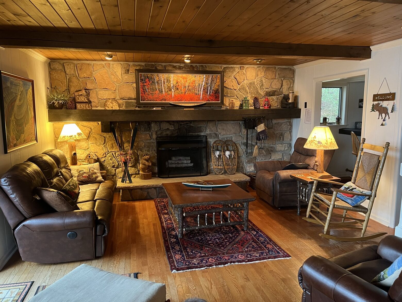 LAKEFRONT! Pontoon boat, hottub, firepit/place, Billiards, ping pong, fooseball