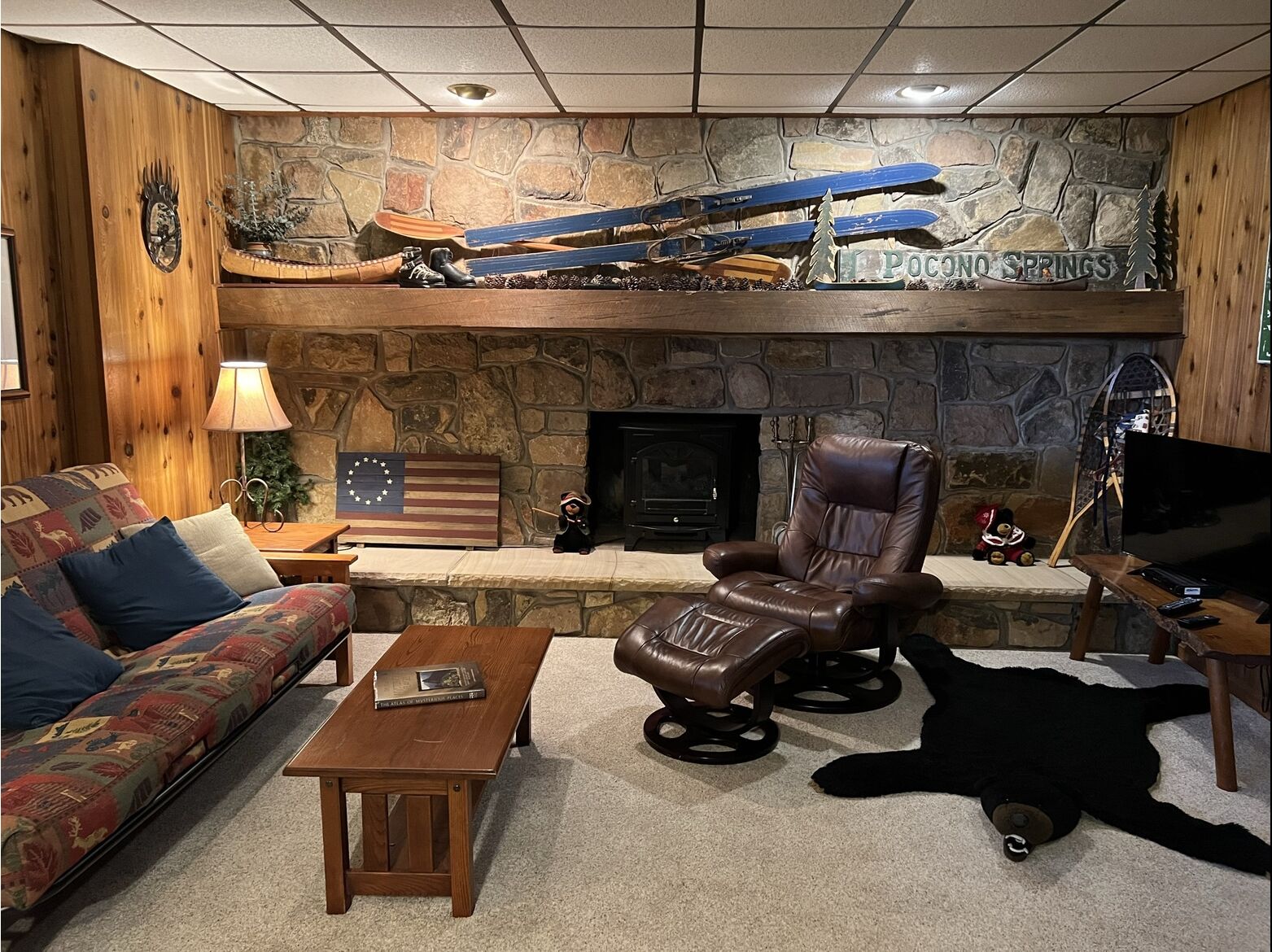 LAKEFRONT! Pontoon boat, hottub, firepit/place, Billiards, ping pong, fooseball