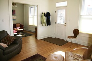 Smart TV, fireplace, DVD player, books