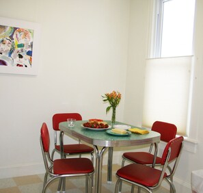 Dining - By the River & Downtown, Beautiful, Comfortable, Kids Welcome STL# 02559535 (Salida)