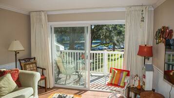Smart TV, DVD player, table tennis, books