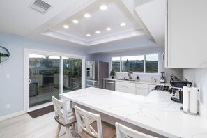 Fridge, microwave, oven, stovetop - Single Story w Backyard & Views (Plumeria Perch) (Laguna Niguel)