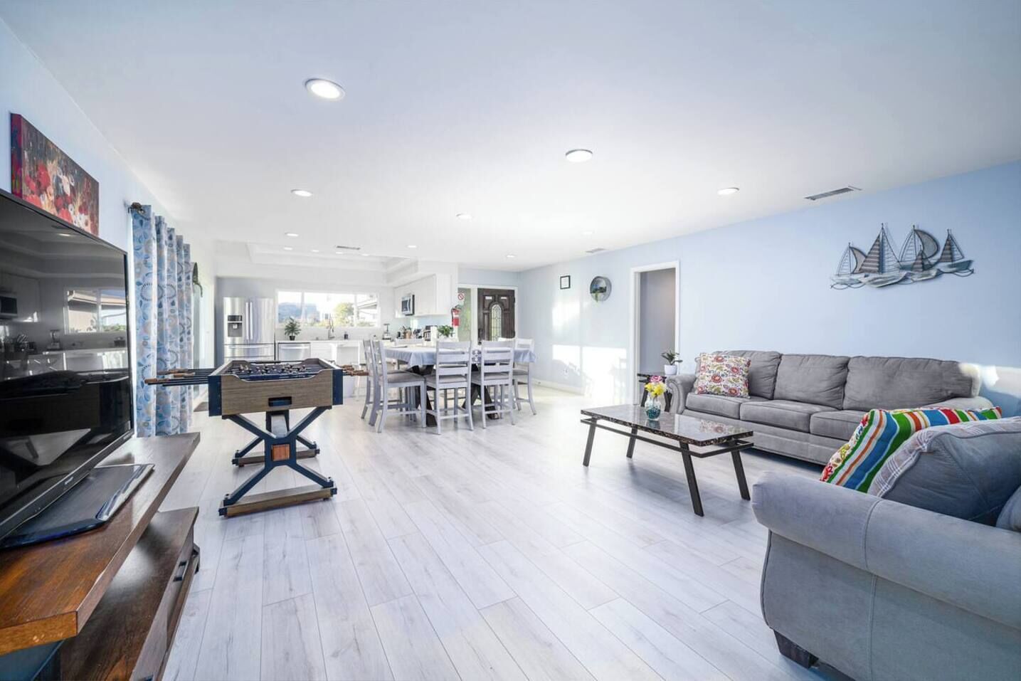 TV connectée, baby-foot, espaces bureaux