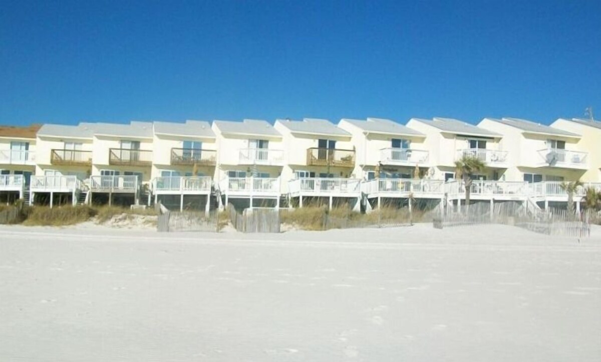 STEP OF YOUR PRIVATE DECK TO BEACH/REAL DEAL/PETS