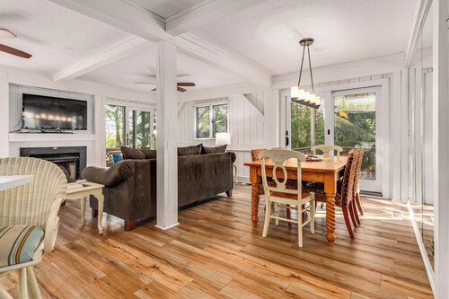 Beautiful sunsets at this marsh view condo; enjoy the community pool close to all islands amenities