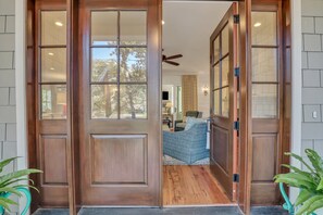 Interior - Magnificent East Beach Home! Heated Pool, 5BR/5.5BA Sleeps 16 (St. Simons Island)