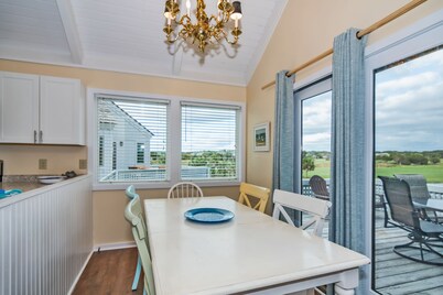 Great 3 Bedroom Villa within walking distance to the BHI Club and Beach! 2-4 Passenger Golf carts!