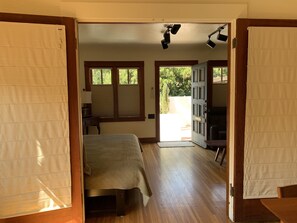 1 habitación, tabla de planchar con plancha, wifi gratis y ropa de cama